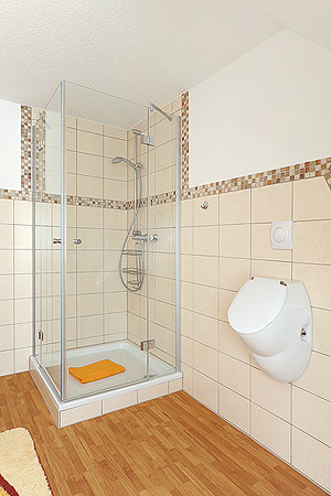 Ferienhaus „Moin“ - Badezimmer im Obergeschoss