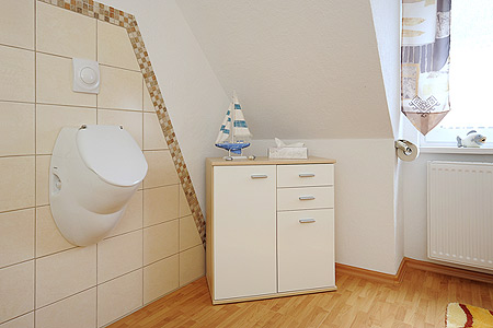 Ferienhaus „Moin“ - Badezimmer im Obergeschoss