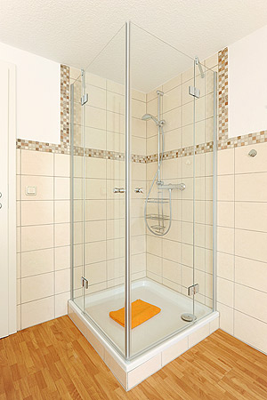 Ferienhaus „Moin“ - Badezimmer im Obergeschoss