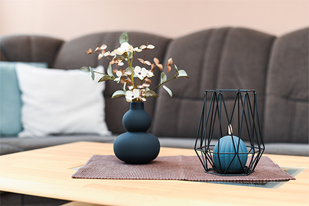 Ferienhaus „Moin“ - Wohnzimmer mit integriertem Küchenbereich