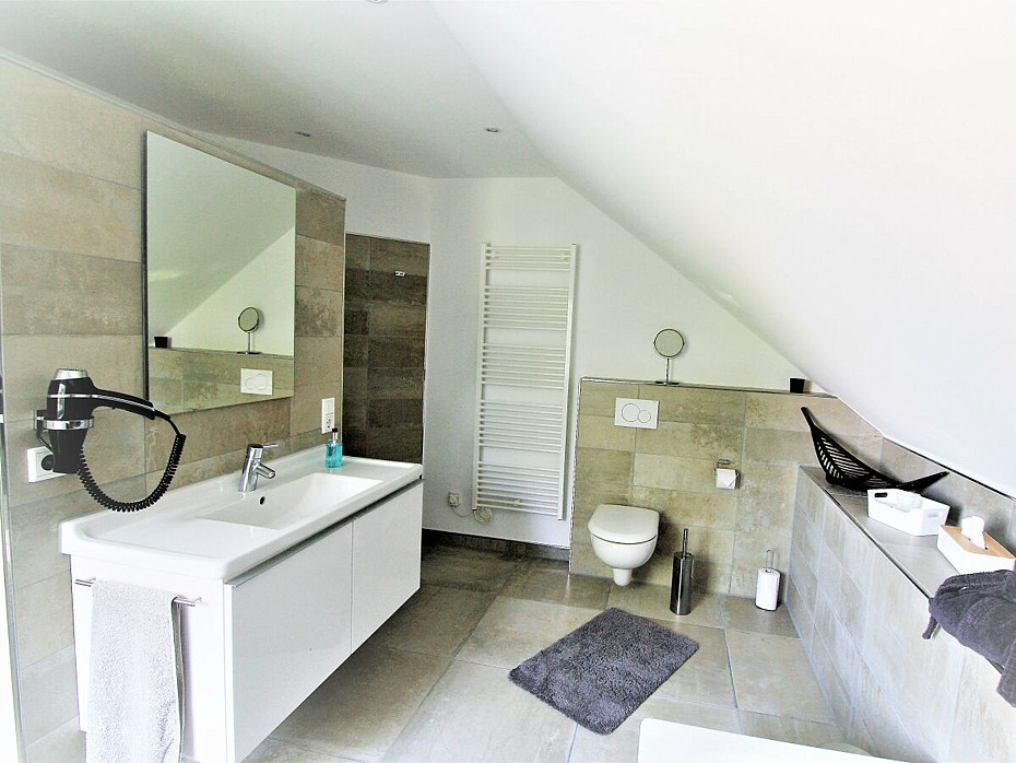 Ferienhaus „Küstenhaus Wremen“ - Badezimmer 1