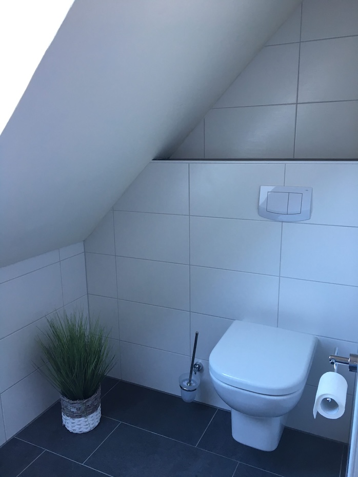 Ferienhaus „Kärst“ - Badezimmer im Obergeschoss