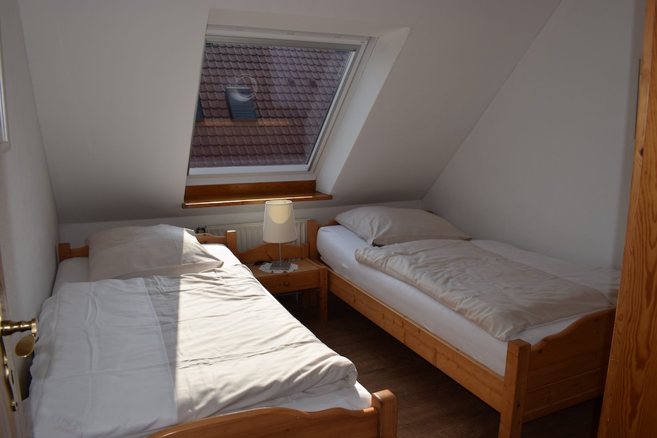 Ferienhaus „Kärst“ - Schlafzimmer 2/Kinderzimmer