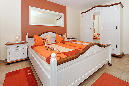 Ferienhaus „Kehrwieder“ - Schlafzimmer 1 im Erdgeschoss