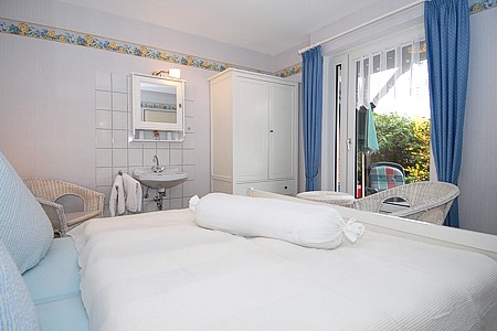 Ferienhaus „Kehrwieder“ - Schlafzimmer 2 im Erdgeschoss