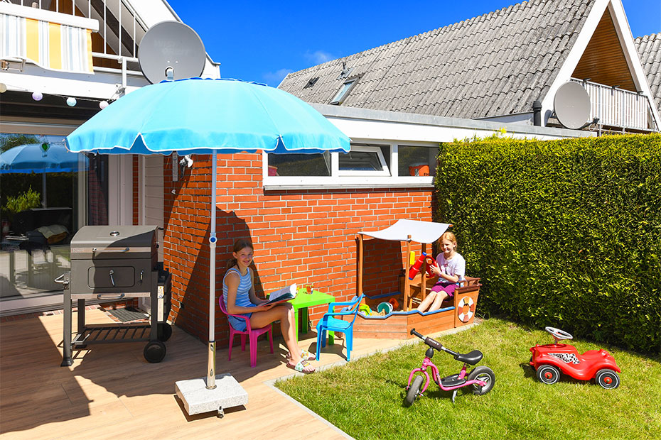 Ferienhaus „Kleine Möwe“ - Terrasse und Garten