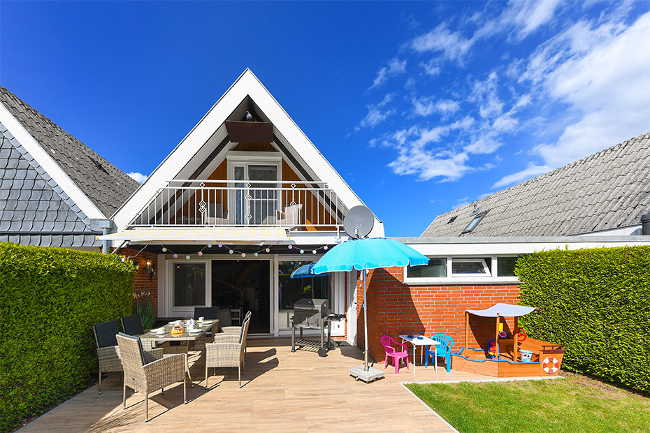Ferienhaus „Kleine Möwe“ - Terrasse und Garten