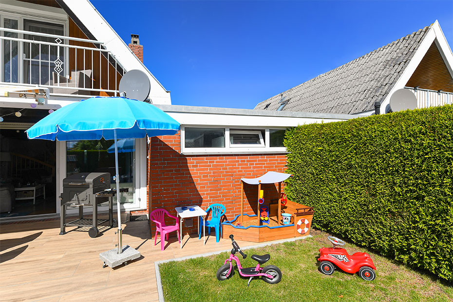 Ferienhaus „Kleine Möwe“ - Terrasse und Garten