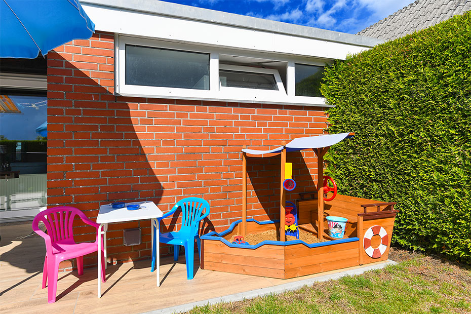 Ferienhaus „Kleine Möwe“ - Terrasse und Garten