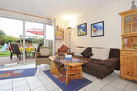 Ferienhaus „Nico“ - Wohnzimmer mit integriertem Küchenbereich