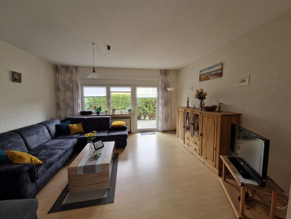 Ferienhaus „Schlatt“ - Wohnzimmer mit Essgruppe