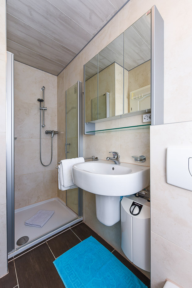 Ferienhaus „Nordliebe“ - Badezimmer im Erdgeschoss