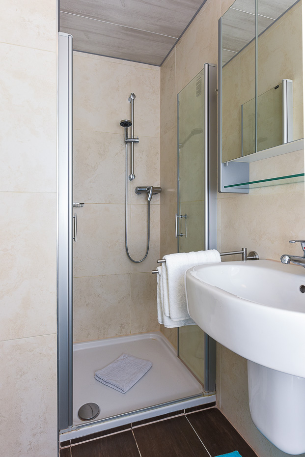 Ferienhaus „Nordliebe“ - Badezimmer im Erdgeschoss