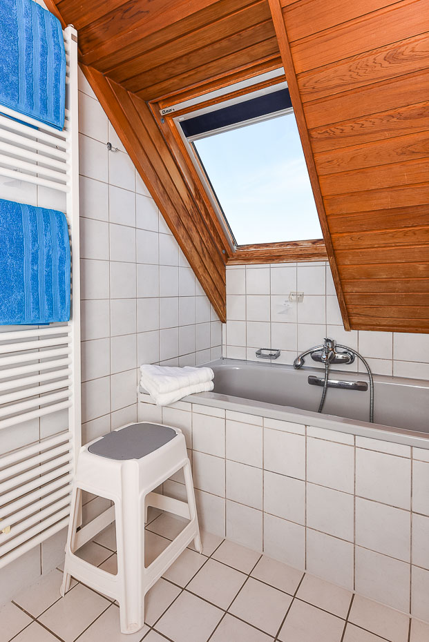 Ferienhaus „Nordliebe“ - Badezimmer im Obergeschoss