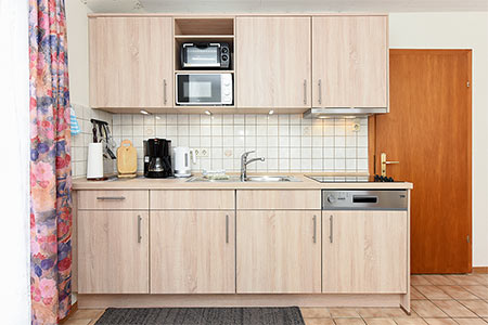 Ferienwohnung klein - Wohnzimmer mit integriertem Küchenbereich