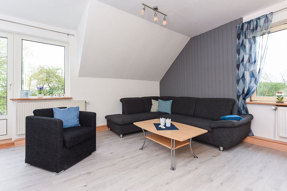 Ferienwohnung „Sternenlicht“ - Wohnzimmer mit integriertem Küchenbereich