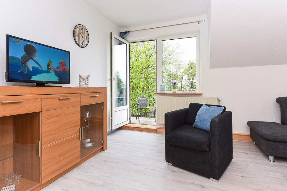 Ferienwohnung „Sternenlicht“ - Wohnzimmer mit integriertem Küchenbereich