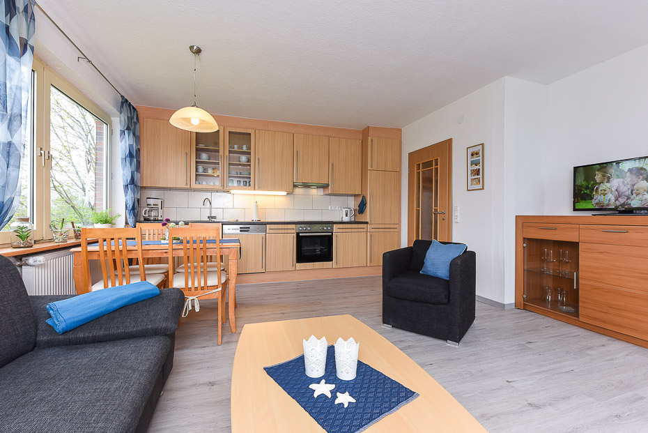 Ferienwohnung „Sternenlicht“ - Wohnzimmer mit integriertem Küchenbereich