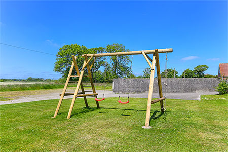 Ferienwohnung I - Spielgeräte im Garten