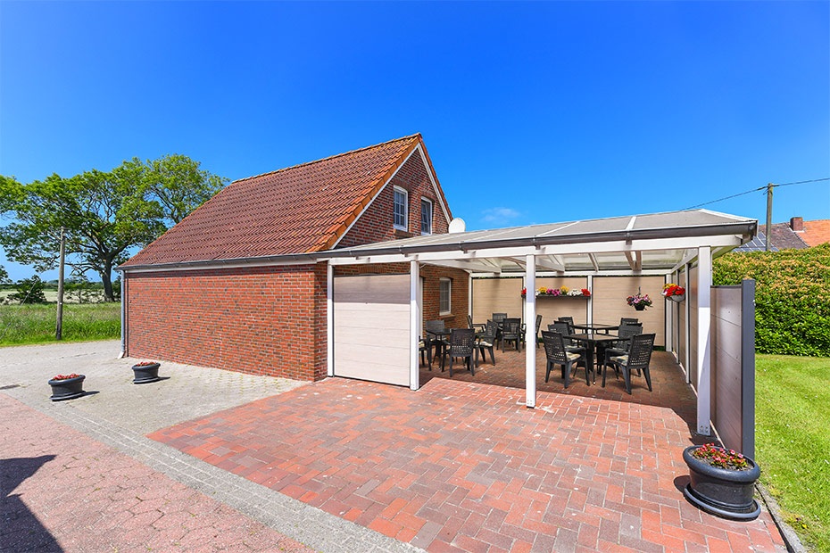 Ferienhaus - überdachte Gemeinschaftsterrasse