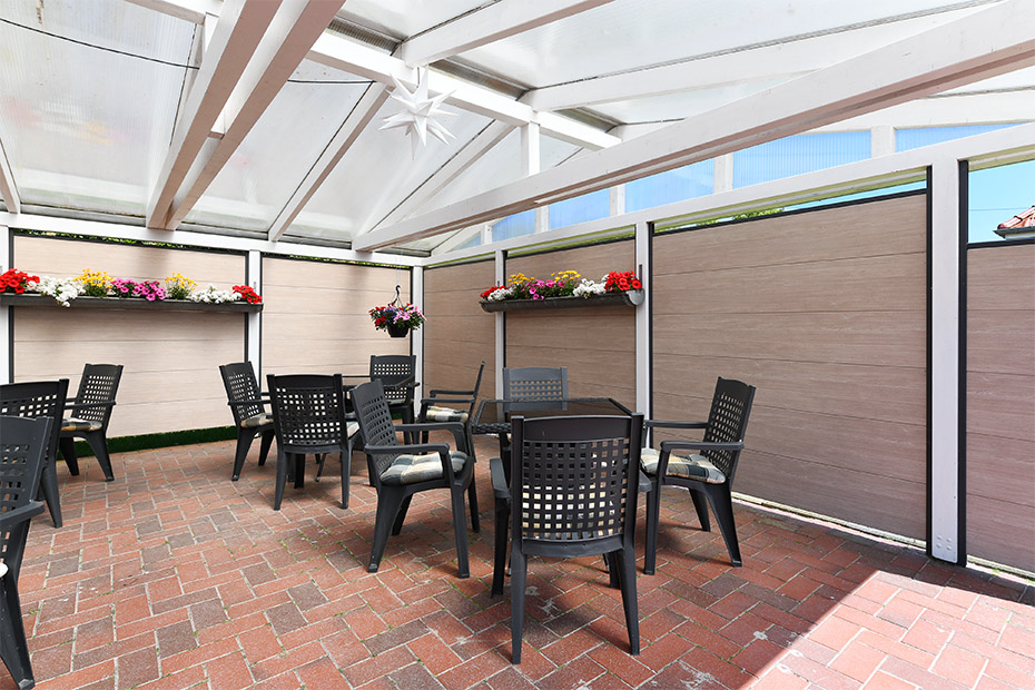 Ferienhaus - überdachte Gemeinschaftsterrasse