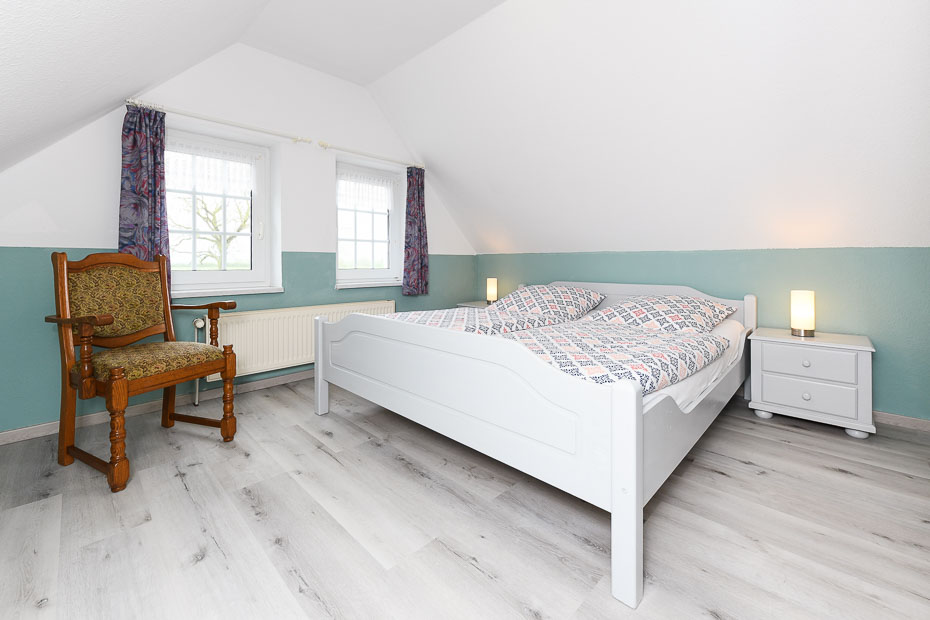 Ferienhaus - Schlafzimmer 1 im Obergeschoss