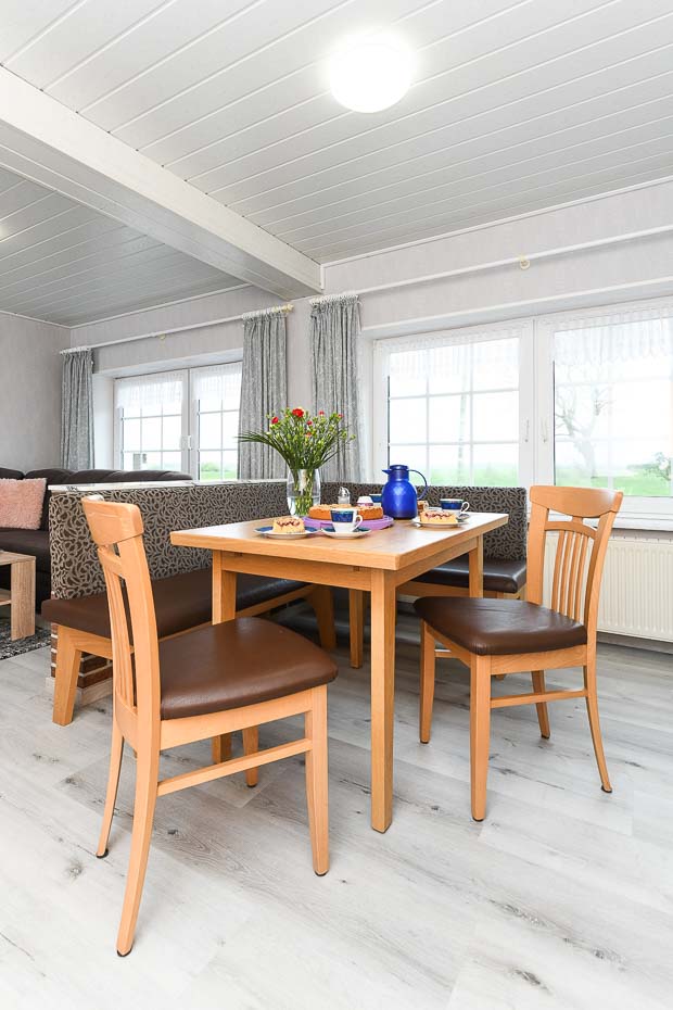 Ferienhaus - Wohnzimmer mit integriertem Küchenbereich