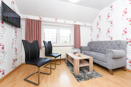 Ferienwohnung II - Wohnzimmer mit integriertem Küchenbereich