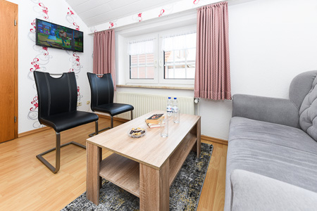 Ferienwohnung II - Wohnzimmer mit integriertem Küchenbereich