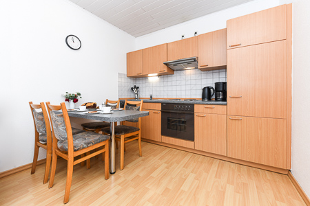 Ferienwohnung II - Wohnzimmer mit integriertem Küchenbereich