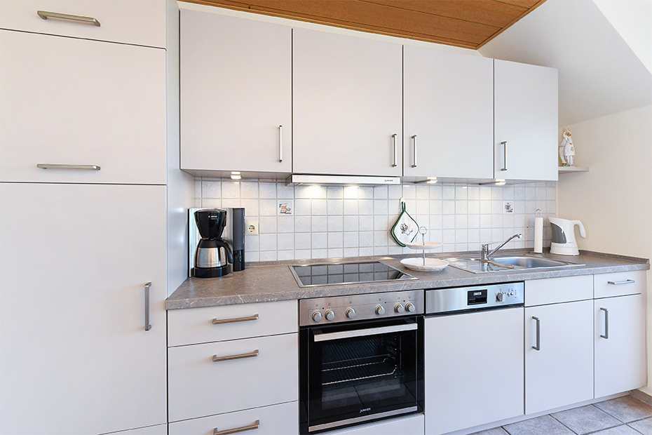 Ferienwohnung 1 - Wohnzimmer mit integriertem Küchenbereich