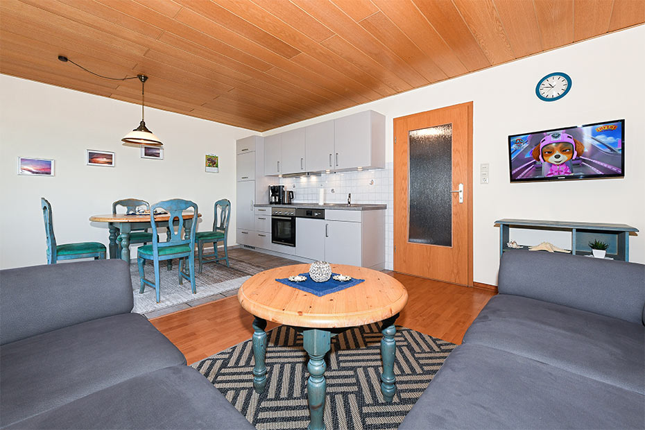 Ferienwohnung 2 - Wohnzimmer mit integriertem Küchenbereich