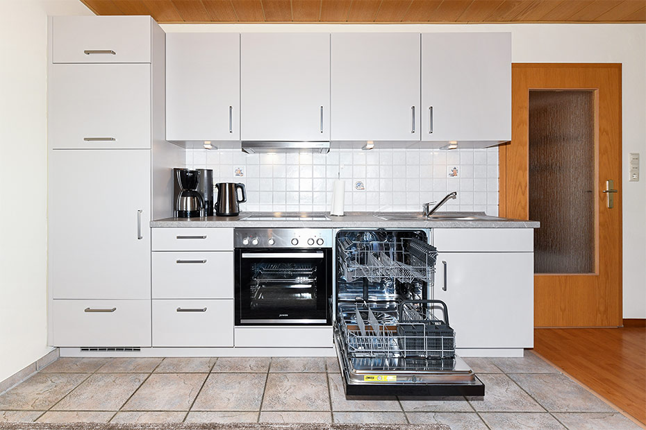 Ferienwohnung 2 - Wohnzimmer mit integriertem Küchenbereich