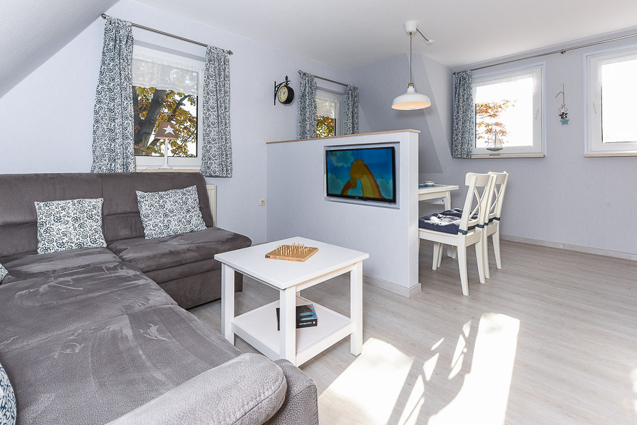 Ferienwohnung „Weideblick“ - Wohnzimmer mit integriertem Küchenbereich