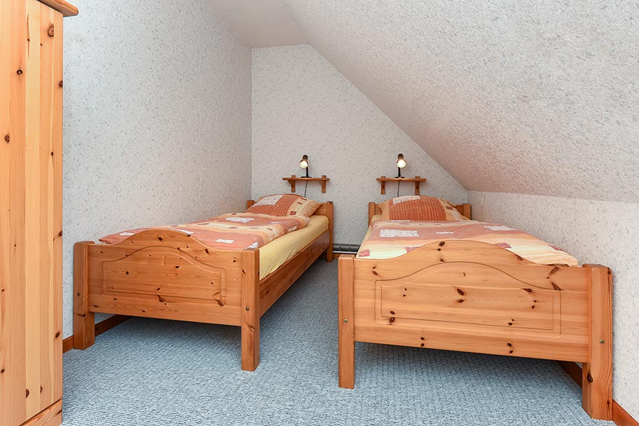 Ferienwohnung „Gartenblick“ - Schlafzimmer 2/Kinderzimmer