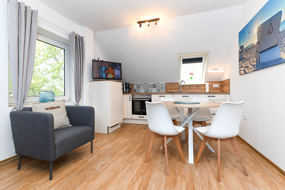 Ferienwohnung „Gänseblümchen“ - Wohnraum mit integrierter Küche