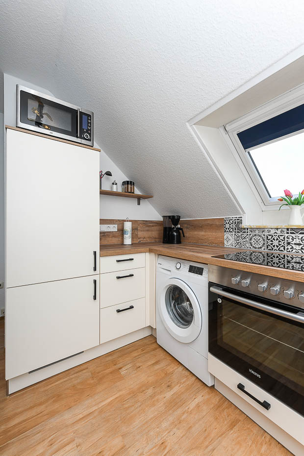 Ferienwohnung „Löwenzahn“ - Wohnzimmer mit integriertem Küchenbereich