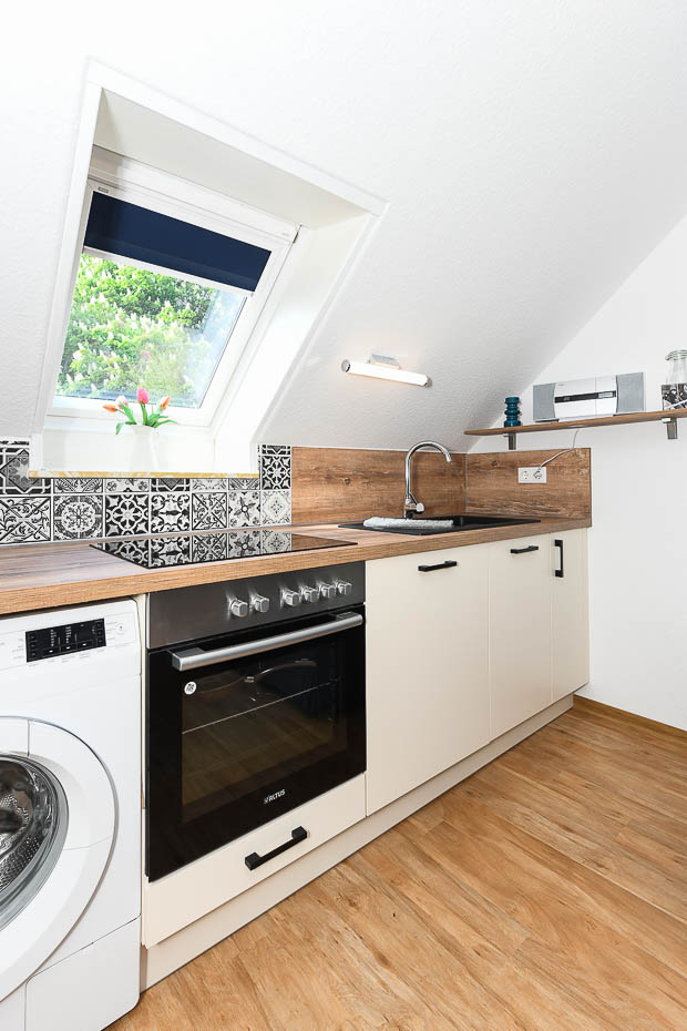 Ferienwohnung „Löwenzahn“ - Wohnzimmer mit integriertem Küchenbereich