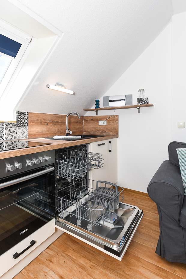 Ferienwohnung „Löwenzahn“ - Wohnzimmer mit integriertem Küchenbereich