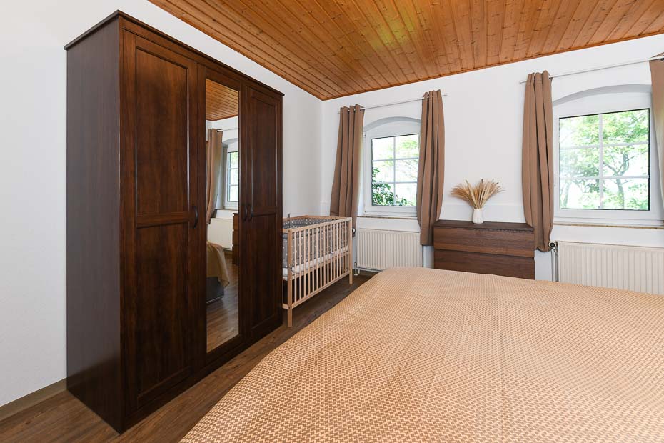 Ferienwohnung „Pfingstrose“ - Schlafzimmer 1