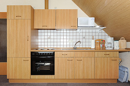 Ferienwohnung „Süd“ - Wohnzimmer mit integriertem Küchenbereich