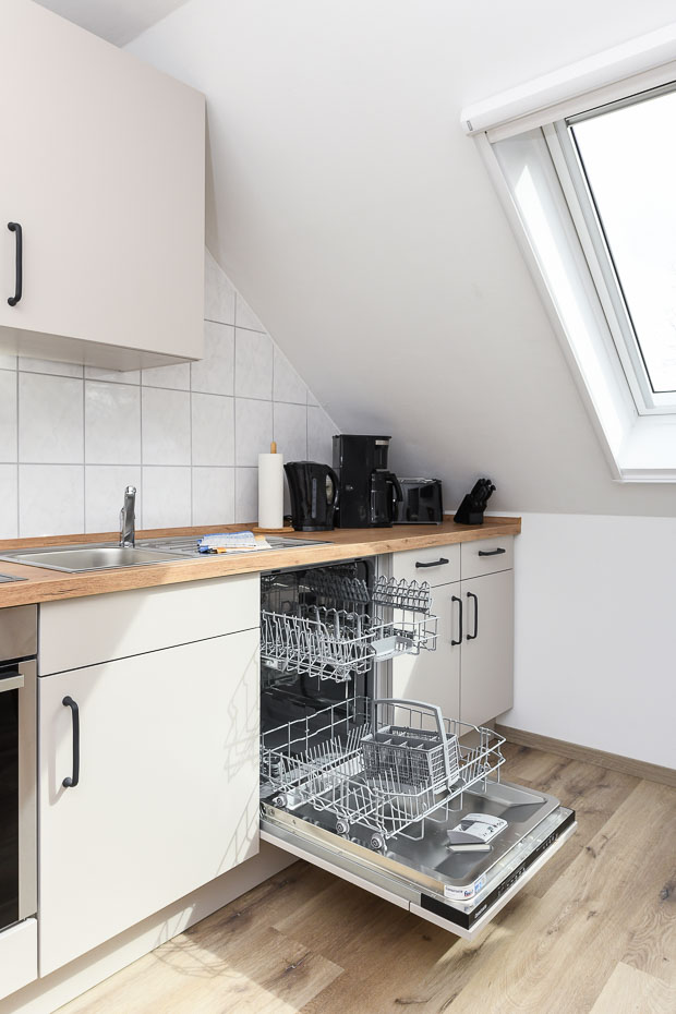 Ferienwohnung „Osthörn“ - Wohnzimmer mit integriertem Küchenbereich