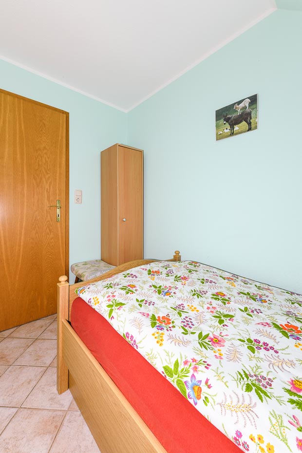 Ferienwohnung „Waldblick“ - Schlafzimmer 2/Kinderzimmer