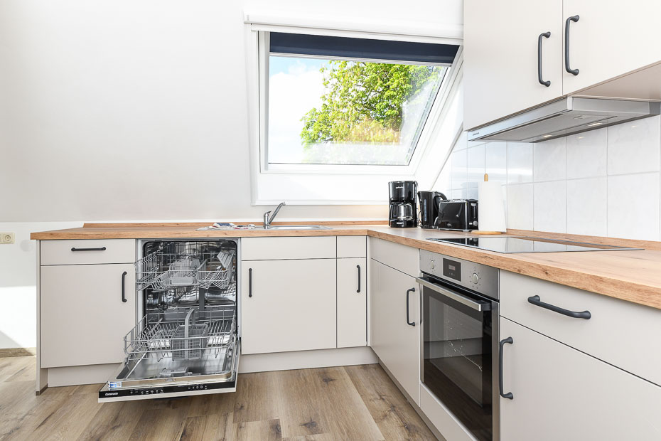 Ferienwohnung „Westhörn“ - Wohnzimmer mit integriertem Küchenbereich