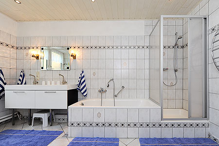 Ferienwohnung „Unten“ - Badezimmer