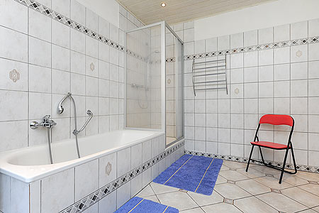 Ferienwohnung „Unten“ - Badezimmer