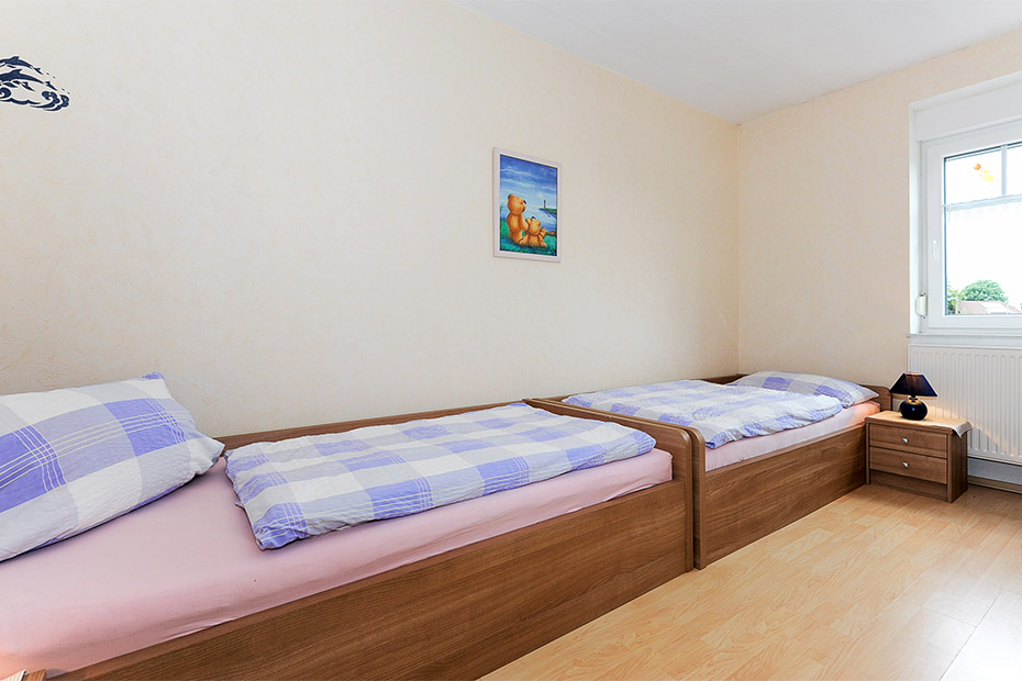 Ferienwohnung „Krabbe“ (Nr. 2) - Schlafzimmer 2/Kinderzimmer
