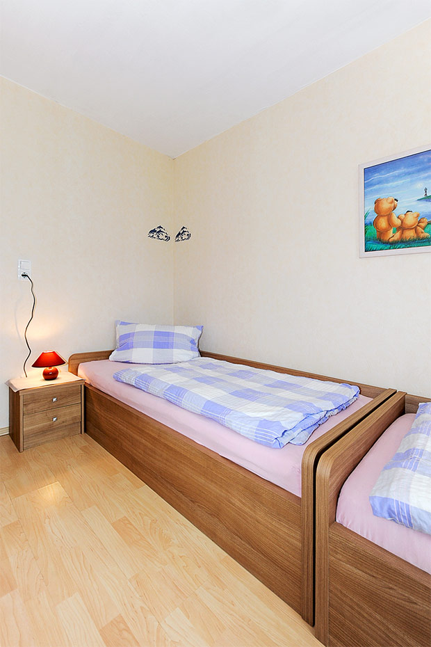 Ferienwohnung „Krabbe“ (Nr. 2) - Schlafzimmer 2/Kinderzimmer