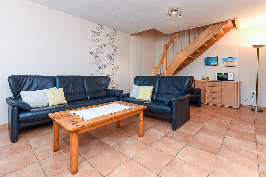 Ferienwohnung „Krabbe“ (Nr. 2) - Wohnzimmer mit integriertem Küchenbereich