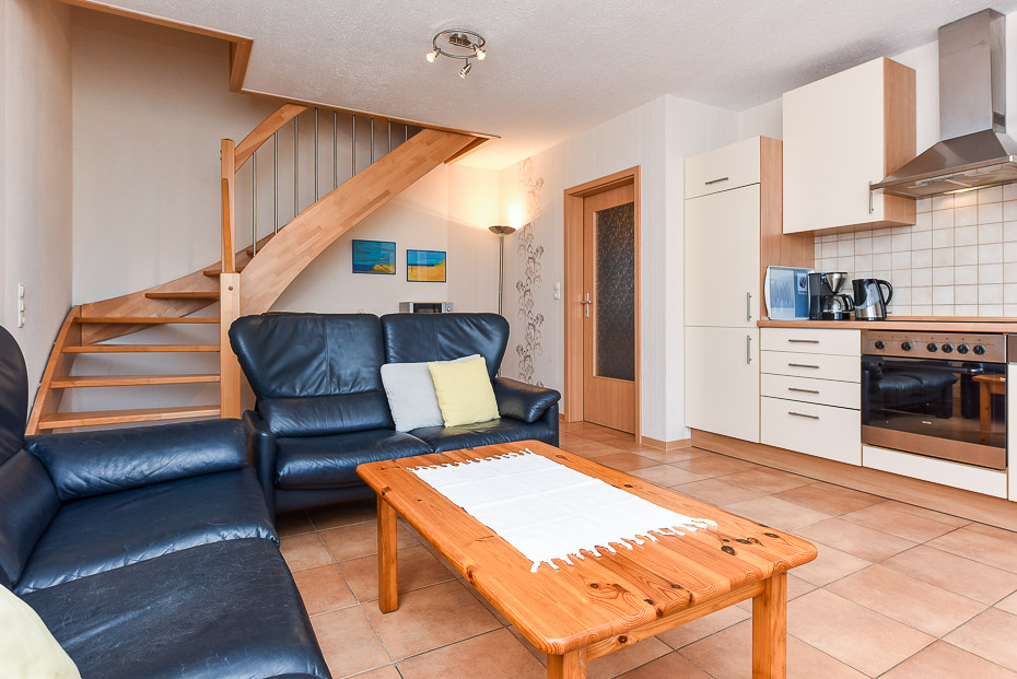 Ferienwohnung „Krabbe“ (Nr. 2) - Wohnzimmer mit integriertem Küchenbereich